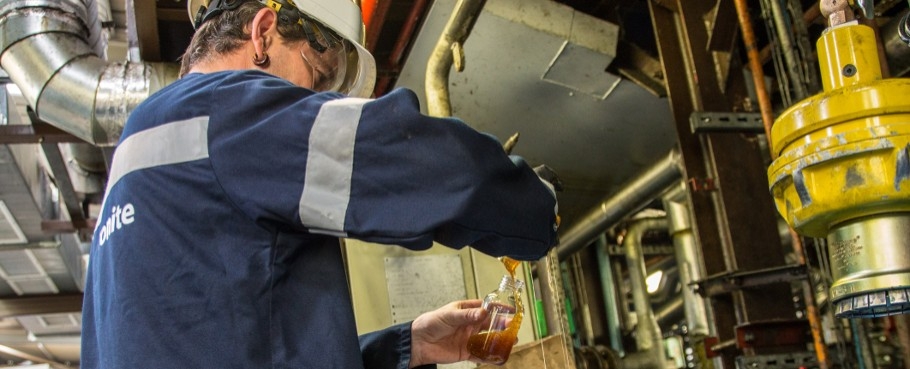 Disminuir en un 30% el consumo de lubricantes que genera beneficios económicos y reduce el impacto medioambiental operaciones
